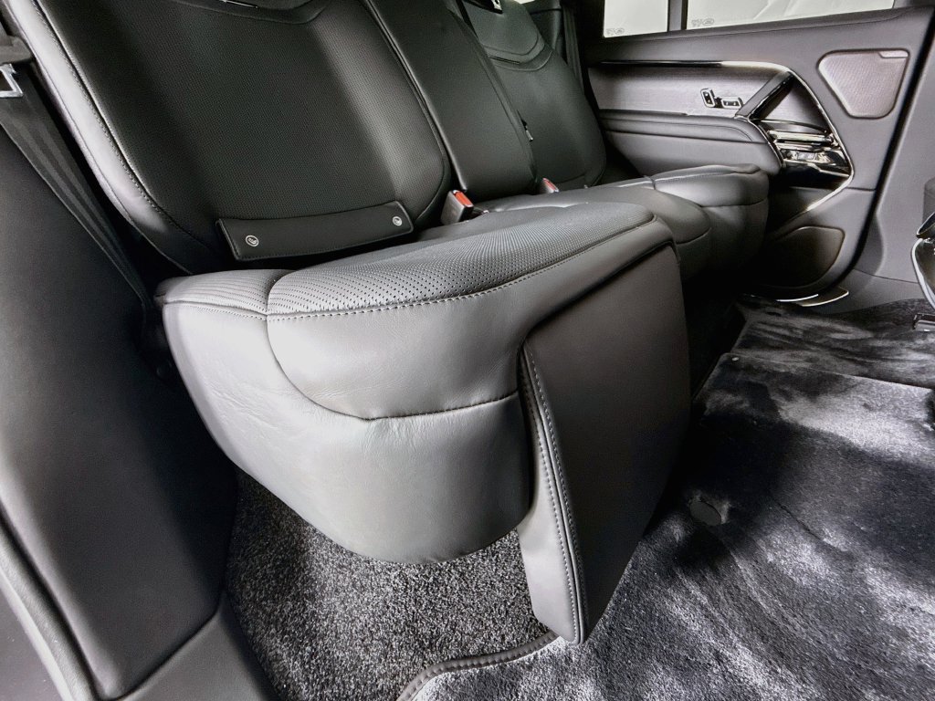 New 2026 Land Rover Range Rover SV AWD/4WD image 27