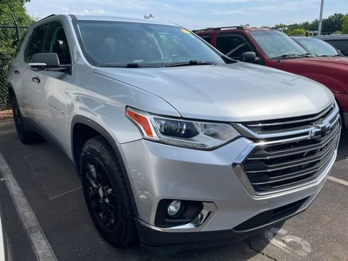 Used 2019 Chevrolet Traverse LT FWD image 2