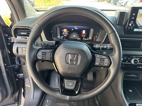 Used 2025 Honda Pilot Black Edition image 29