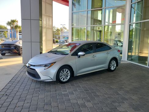 Used 2023 Toyota Corolla LE w/ LE Convenience Package image 1