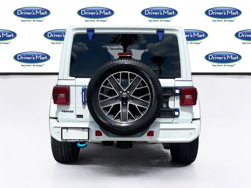 Used 2022 Jeep Wrangler Unlimited Sahara AWD/4WD image 6
