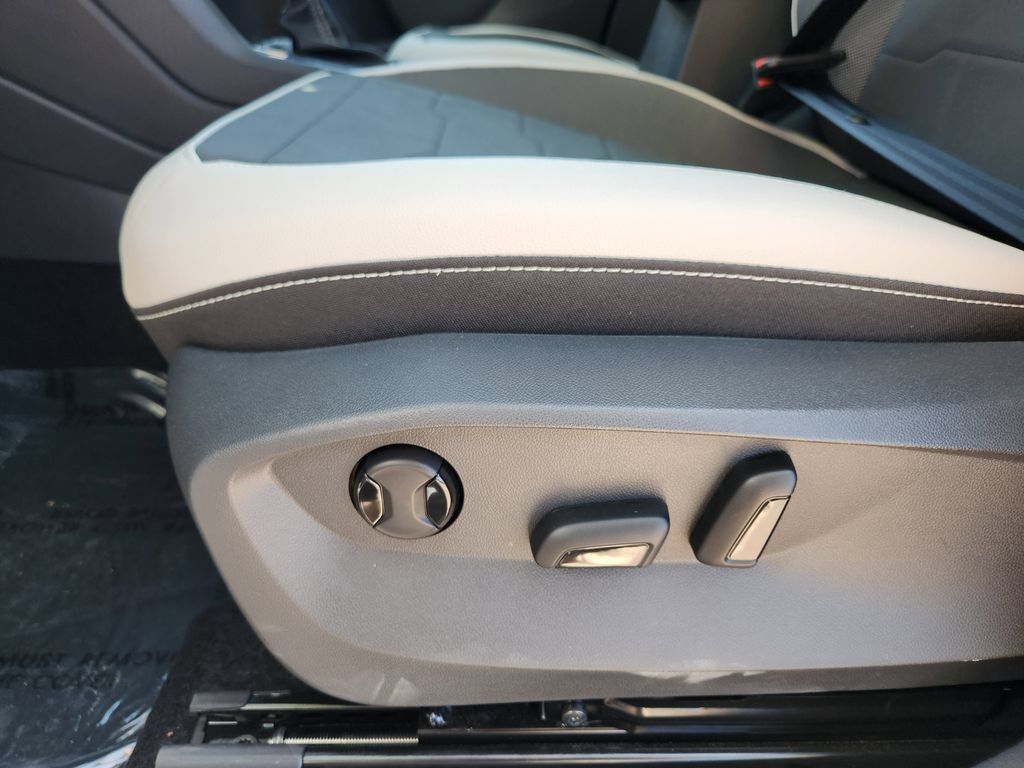 New 2026 Volkswagen Taos SE AWD/4WD image 13