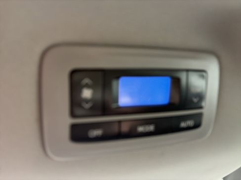 Used 2018 Toyota Sienna SE image 41