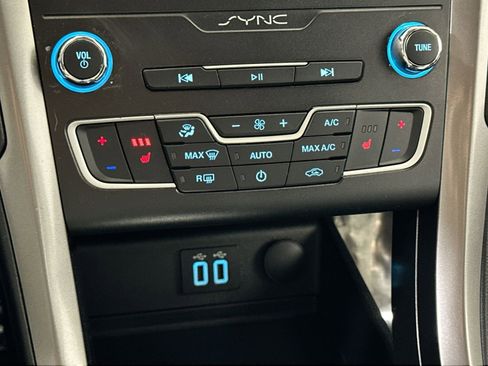 Used 2019 Ford Fusion SEL image 26