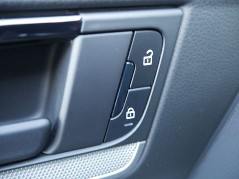 Used 2024 Porsche Cayenne image 22