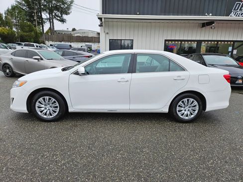 Used 2013 Toyota Camry LE image 9