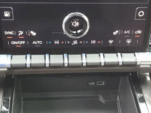 New 2026 GMC Yukon XL Elevation image 35