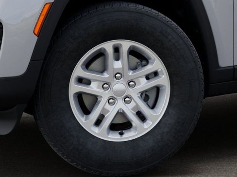 New 2025 Jeep Grand Cherokee Laredo image 8