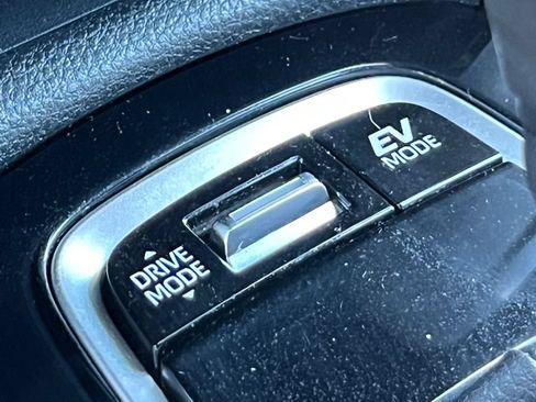Used 2023 Toyota Corolla Cross AWD Hybrid image 23