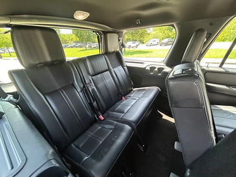 Used 2015 Lincoln Navigator 2WD image 16