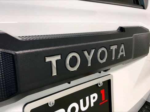 Used 2025 Toyota 4Runner SR5 AWD/4WD image 9