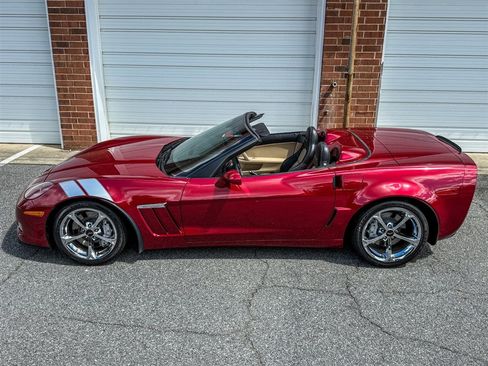 Used 2010 Chevrolet Corvette Grand Sport w/ Preferred Equipment Group RWD image 24
