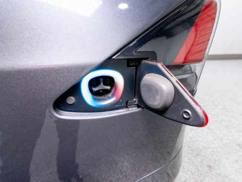 Used 2020 Tesla Model X Long Range image 32