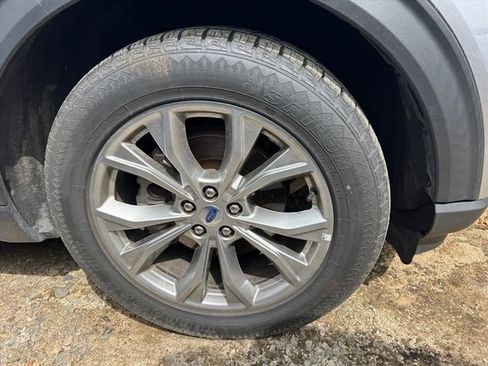 Used 2023 Ford Explorer Limited w/ Equipment Group 301A RWD image 2