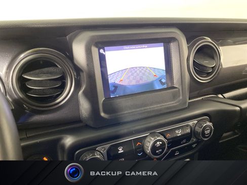 Used 2022 Jeep Gladiator Sport image 4