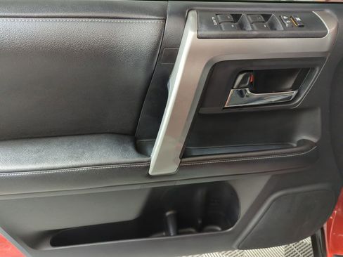 Used 2015 Toyota 4Runner SR5 Premium image 9