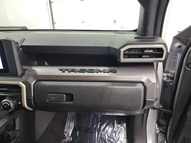 Certified 2025 Toyota Tacoma TRD Off-Road AWD/4WD image 37