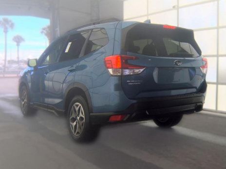 Used 2019 Subaru Forester Premium AWD/4WD image 5