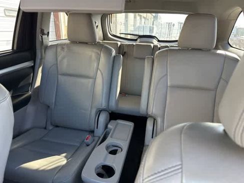 Used 2014 Toyota Highlander XLE image 5