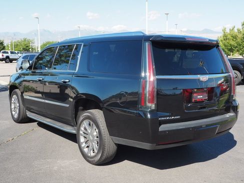 Used 2020 Cadillac Escalade ESV 4WD image 5