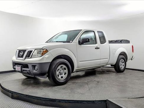 Used 2019 Nissan Frontier S image 2