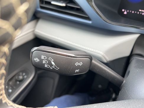 Used 2024 Volkswagen Taos SE image 14