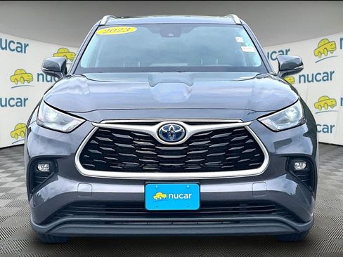 Used 2023 Toyota Highlander XLE AWD/4WD image 2