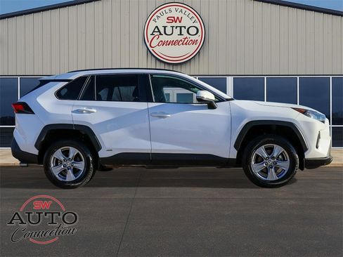 Used 2022 Toyota RAV4 LE image 8