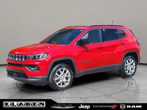 Certified 2023 Jeep Compass Latitude w/ Sun and Sound Group AWD/4WD image 1