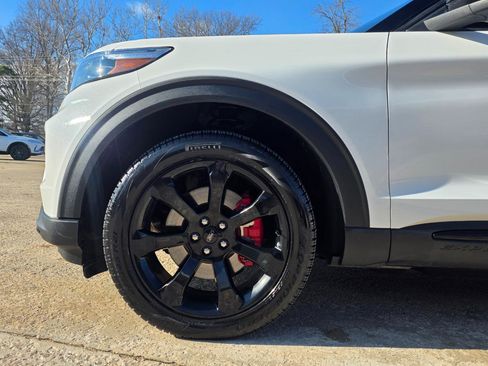 Used 2022 Ford Explorer ST w/ ST Street Pack image 32