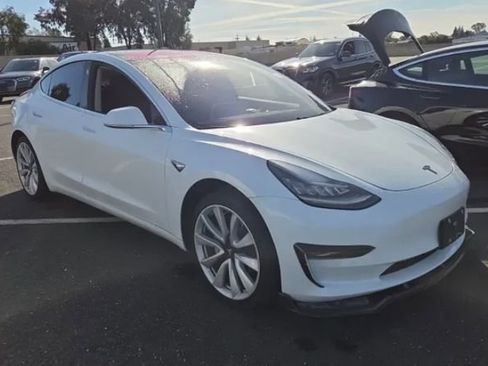 Used 2018 Tesla Model 3 Long Range image 1