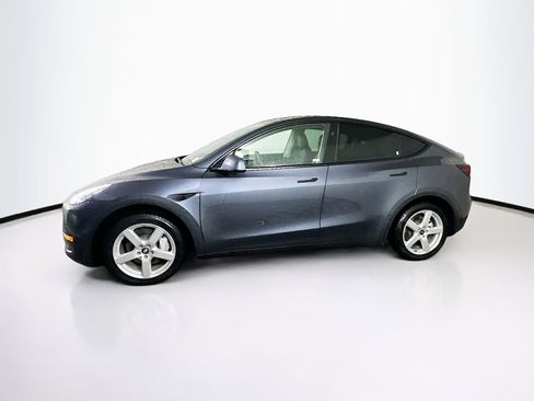 Used 2023 Tesla Model Y 2WD image 4