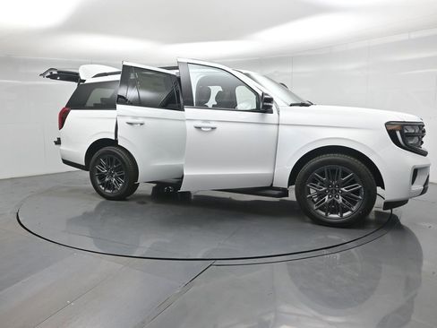 New 2026 Ford Expedition Platinum image 33