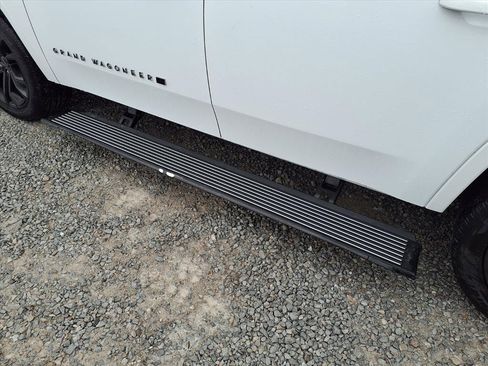 Used 2023 Jeep Grand Wagoneer Series II image 41