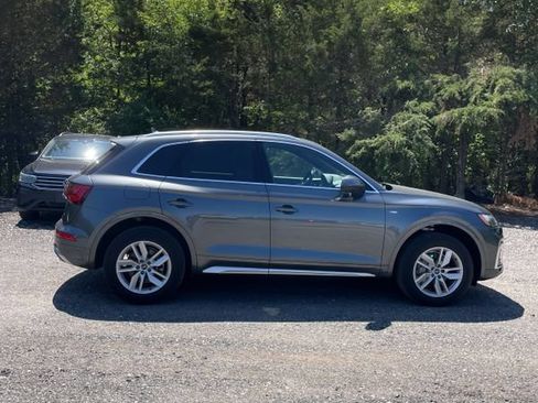 Used 2022 Audi Q5 2.0T Premium w/ Convenience Package AWD/4WD image 4