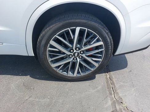 Used 2025 Cadillac XT6 Sport w/ LPO, Floor Liner Package image 40