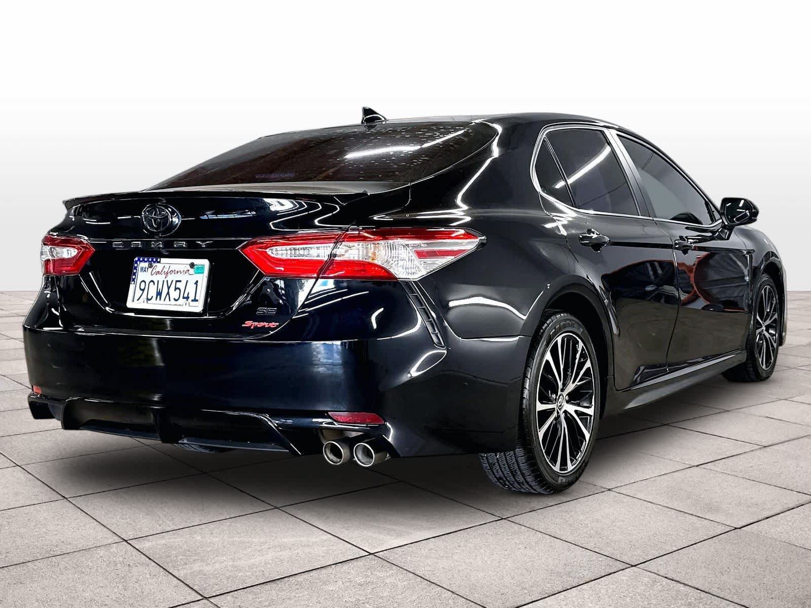 Used 2020 Toyota Camry SE FWD image 14