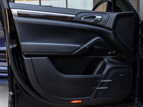 Certified 2018 Porsche Cayenne image 19