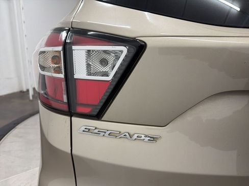 Used 2017 Ford Escape SE image 12