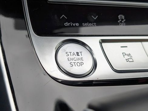 Used 2019 Audi Q8 Prestige image 16