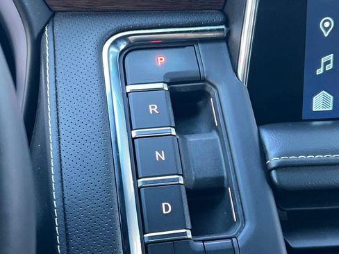 Used 2023 Chevrolet Suburban Premier AWD/4WD image 32