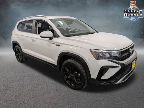 Used 2022 Volkswagen Taos SE w/ IQ.Drive SE Package image 3