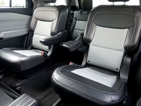 Used 2023 Ford Explorer XLT w/ Equipment Group 202A image 10