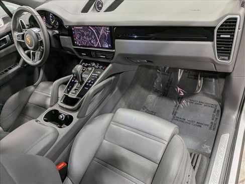 Used 2023 Porsche Cayenne Platinum Edition image 23