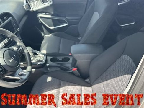 Used 2025 Kia Soul LX w/ LX Technology Package FWD image 18