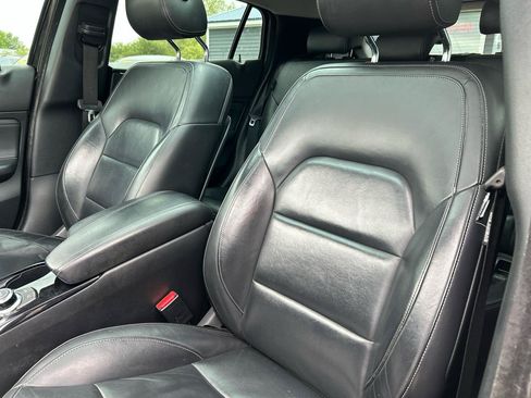 Used 2017 INFINITI QX30 Premium w/ Navigation Package AWD/4WD image 17