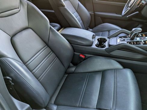 Used 2023 Porsche Cayenne Platinum Edition image 19