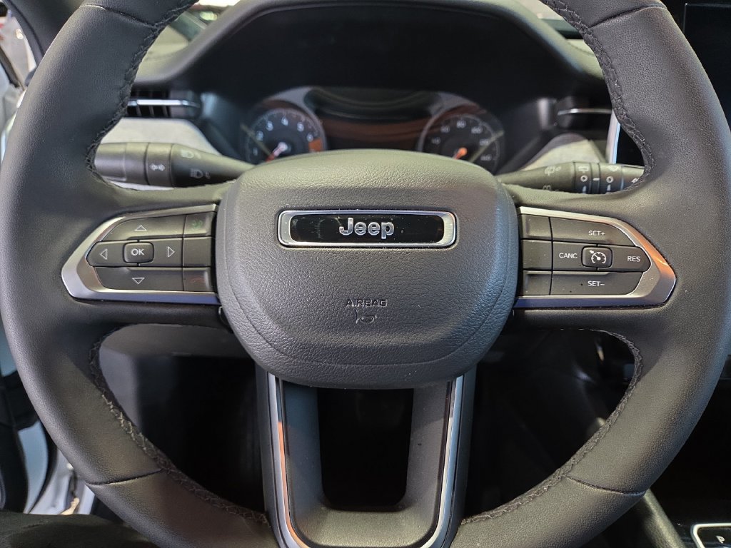 Used 2026 Jeep Compass Latitude AWD/4WD image 25