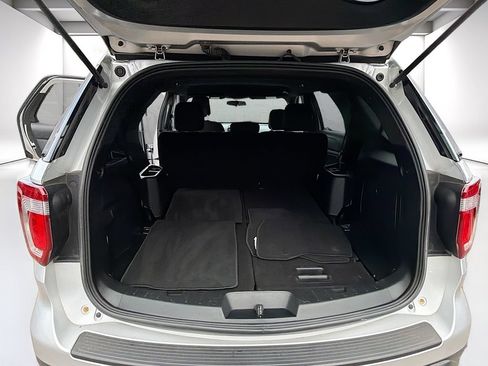 Used 2018 Ford Explorer XLT AWD/4WD image 26
