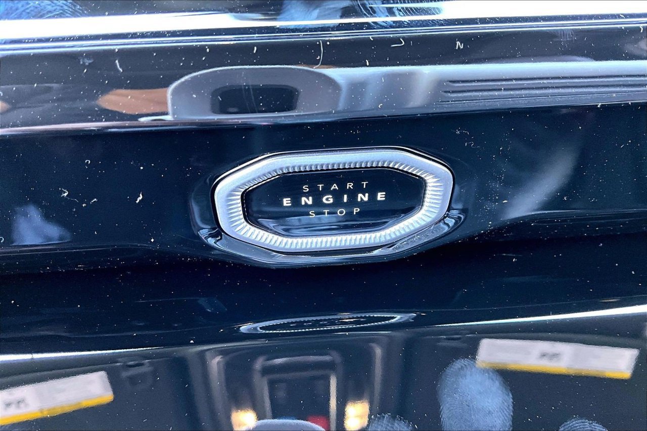 New 2027 Jeep Grand Cherokee Altitude AWD/4WD image 17